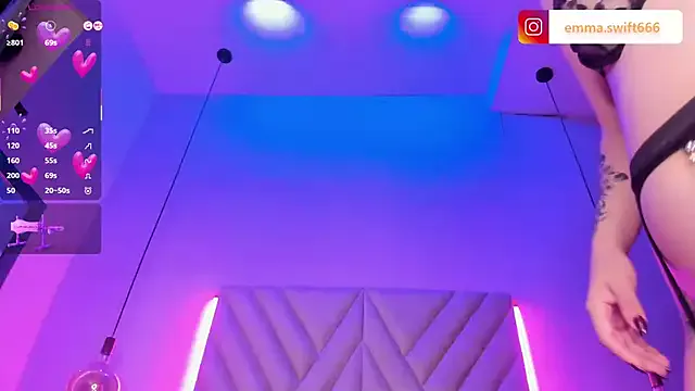 EmmaSwift_ on StripChat 