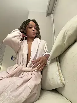 emmawilliamss01 — fingering pussy!