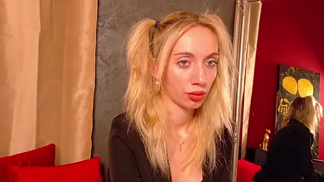 Emmilly_ on StripChat 