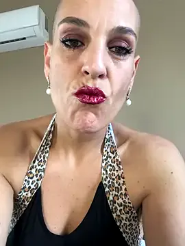 StripChat emprexkala is Freechat emprexkala — naked close ups + vid LT