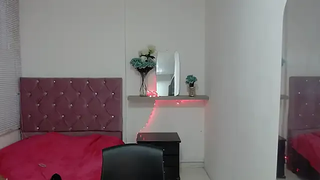 Freechat emyfuckhard on StripChat