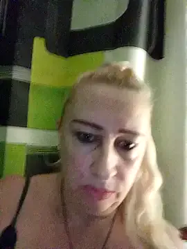 Esenia505 on StripChat