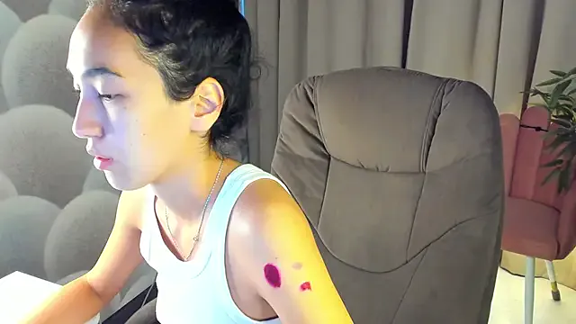 Freechat FlirtyAura on StripChat