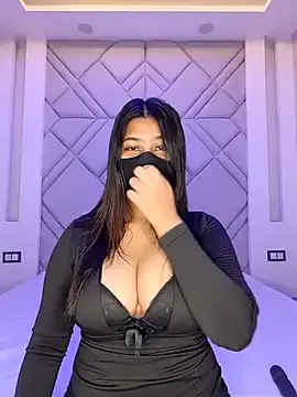 GFndBF — Show boobs and last tipper name on boobs