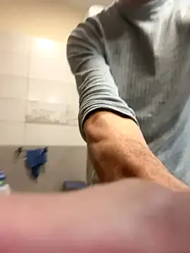 Gionnytav — Mi masturbo con lolio per 5 miniti