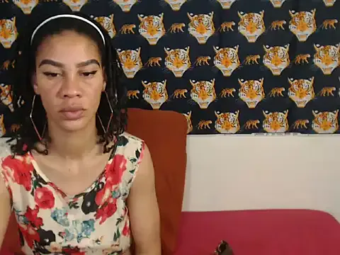 Freechat GlowGoddessxx on StripChat