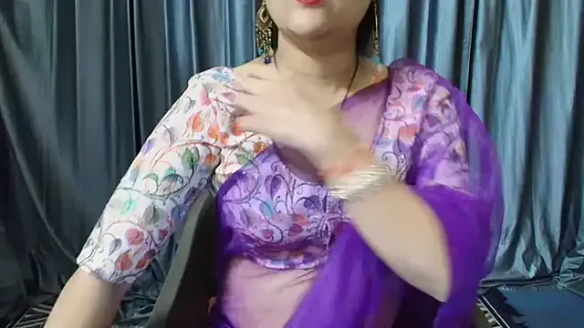 Private goldiwets on StripChat