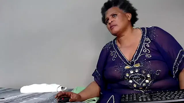 Freechat GrandBustyMelon on StripChat