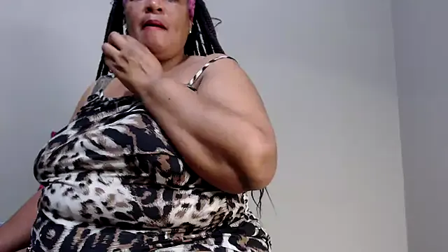 Freechat GrandBustyMelon on StripChat