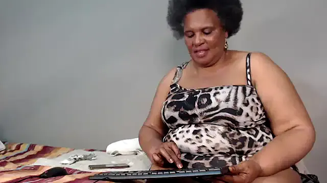 Freechat GrandBustyMelon on StripChat