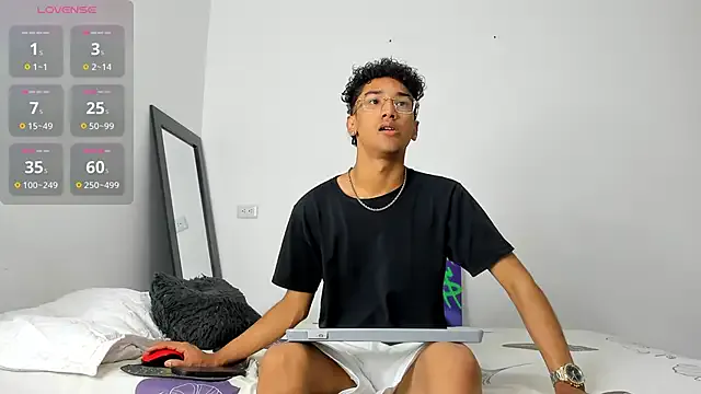 harrytwink18 on StripChat