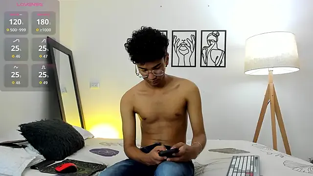 harrytwink18 on StripChat