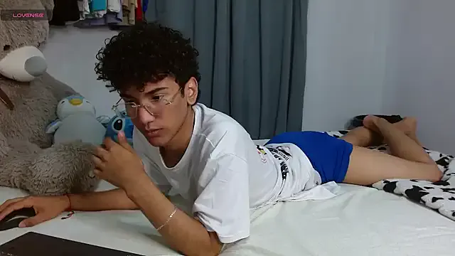 harrytwink18 on StripChat