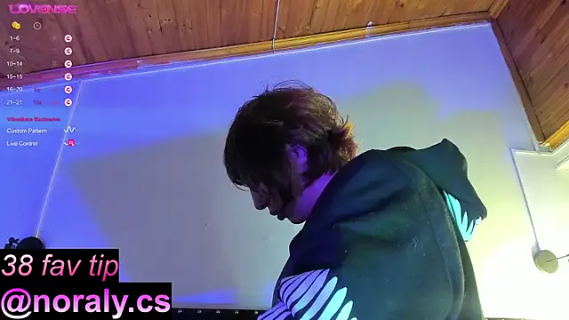 Freechat hey_noraly on StripChat