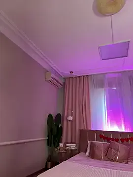 Offline HugeBoobsAlice on StripChat