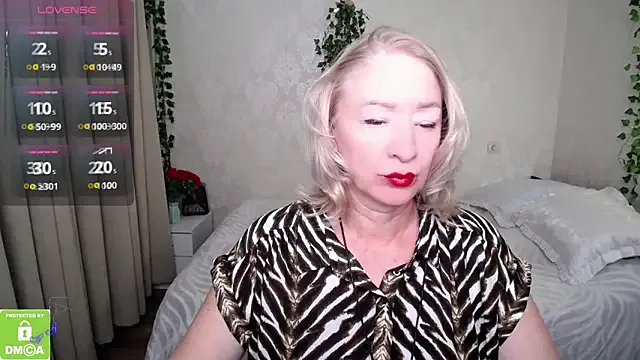 Freechat hunters_woman on StripChat