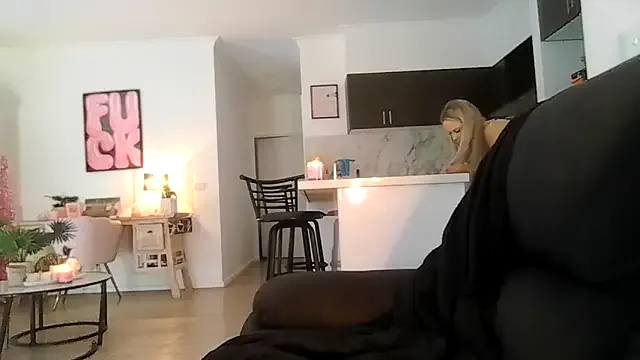 Group Imyourgoodgirl69xo on StripChat