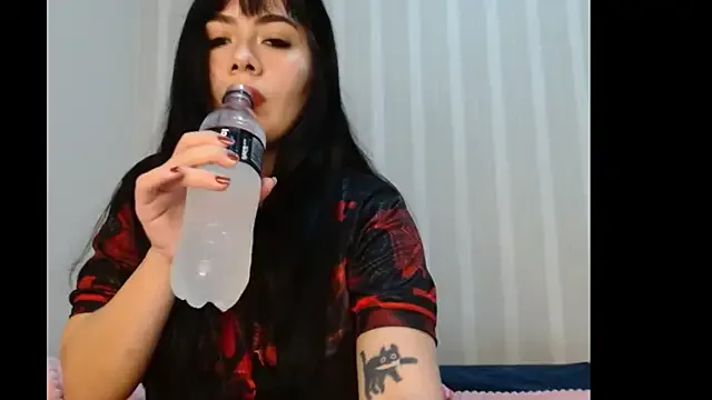 ingridequinti — passar leo nos peitos e bunda