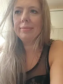 Irina3718 on StripChat 