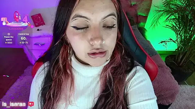 is_isaraa on StripChat 