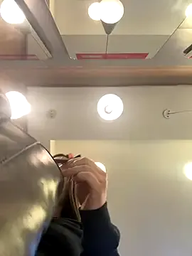 Freechat Isabella21_ on StripChat