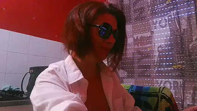 Freechat jennylovence on StripChat