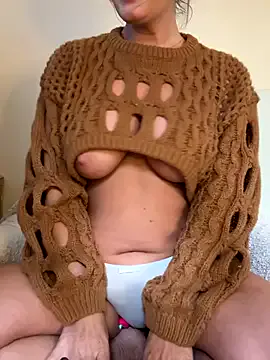 Jodi-Sands — Flash my tits