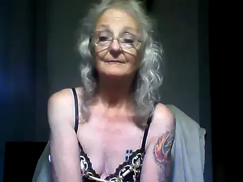 StripChat JoleneDelacroix is Freechat JoleneDelacroix — Oil on my titties!