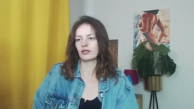 Freechat juicyNadine on StripChat