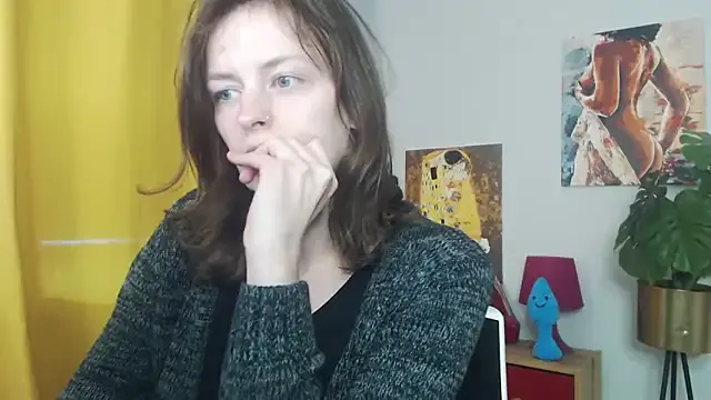 Freechat juicyNadine on StripChat