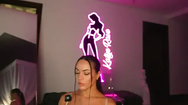 Freechat Katyerave on StripChat