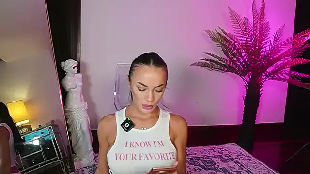 Freechat Katyerave on StripChat