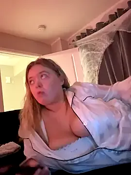 KaylaTrudi — Spit on boobs