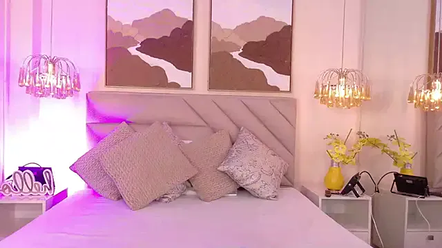 Group kendalFox_ on StripChat