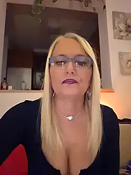 StripChat kikkastar is Freechat kikkastar — Nuda con toys in pussy  dita in ass