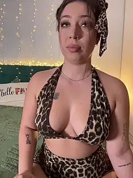 StripChat KimArts is Freechat KimArts — last tip tell me how to do my makeup