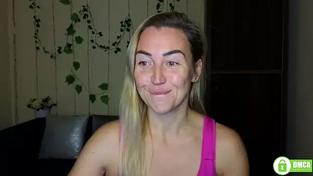 StripChat Kiss_julli88I is Freechat Kiss_julli88I — Wear a swimsuit