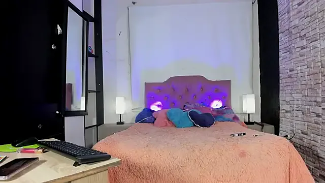 Freechat kitty_queen10 on StripChat