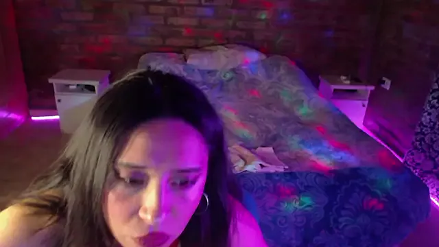 Freechat KityEstrover on StripChat