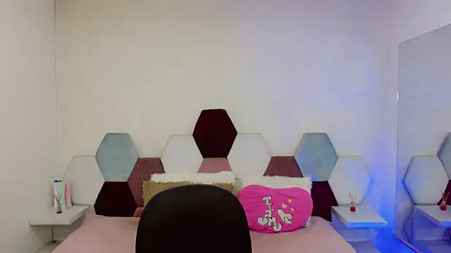 Freechat kushina_uzumaki75 on StripChat