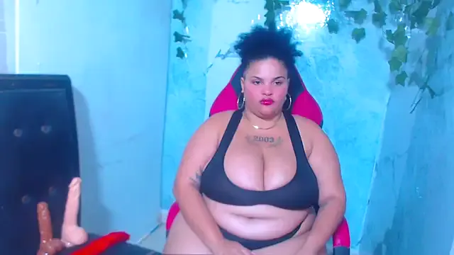 Freechat latina_bigboos25 on StripChat