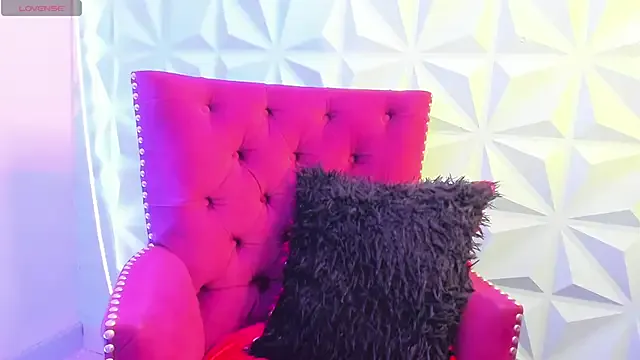 Private LilyQueen_cg on StripChat