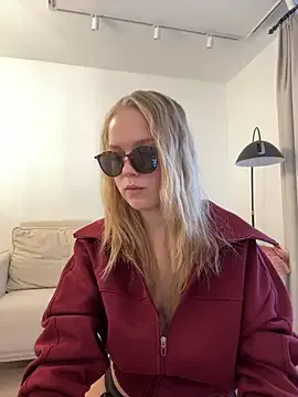 Little_Forest_ELF — Strip dance