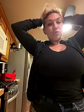 LittleMissEeve on StripChat 