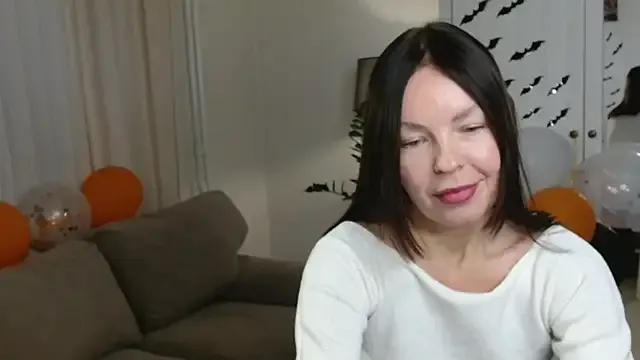 LittleNicolee — play with my nipples