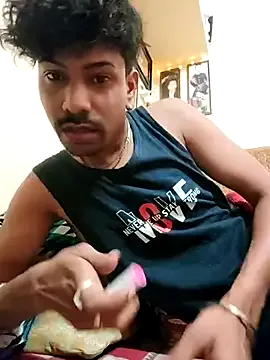 StripChat Love_Mantra is Freechat Love_Mantra — Help with 2000 tokens