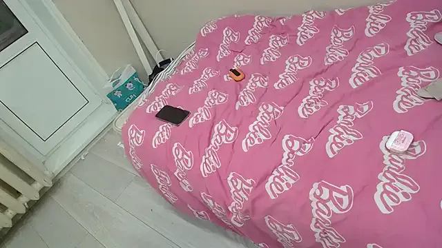 StripChat lovelasosa is Freechat lovelasosa — squirting , pouring oil all over my body