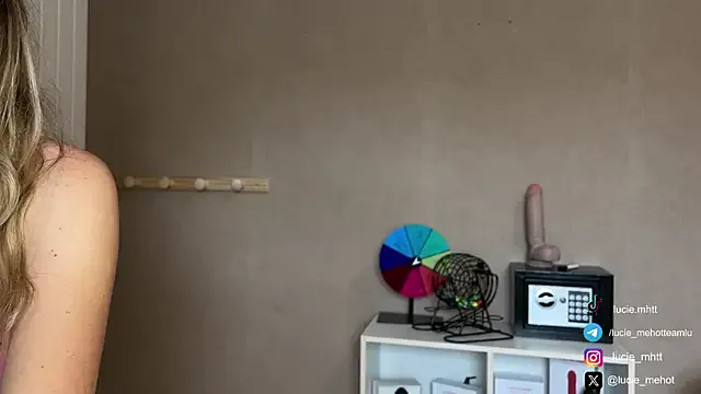 Freechat lucie_mehott on StripChat