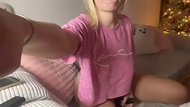 Offline LucyFoxLulu on StripChat