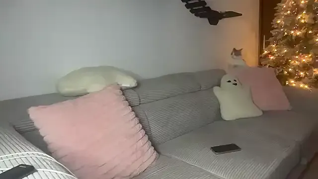 Offline LucyFoxLulu on StripChat